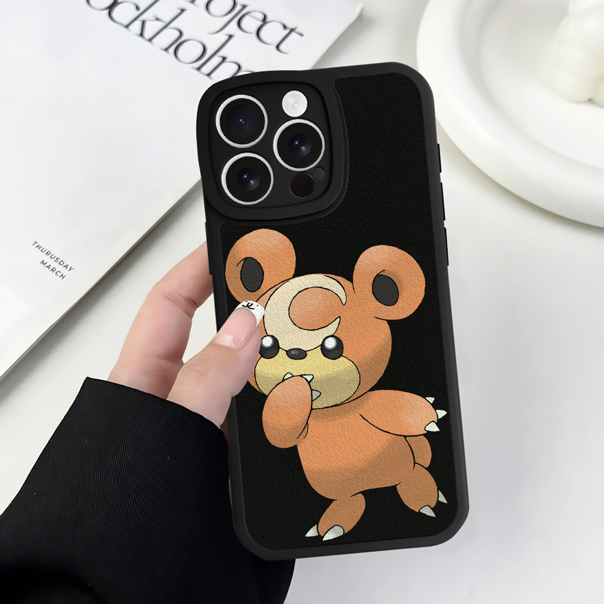 （画像用） ポケットモンスター Pokémon 【iPhone 16シリーズ対応】シリコンスマホケース（レザー調） 材質：シリコン